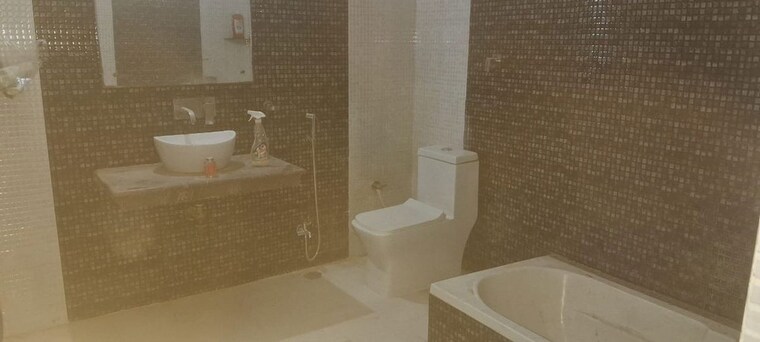 Bathroom, gomti nagar 3 Bedroom 3200 Sq.Ft. Independent House In Gomti Nagar Lucknow 10700730