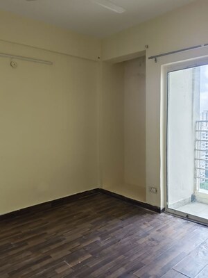 Room in 2 BHK Apartment at Paras Tierea, Sector 137 – for Rent