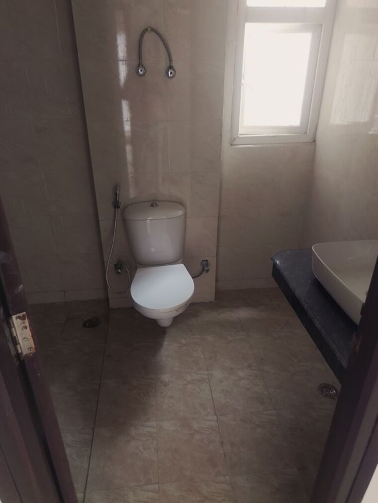Bathroom, shri-radha-aqua-garden 3 Bedroom 1500 Sq.Ft. Apartment In Sector 16b Greater Noida Greater Noida 10709777
