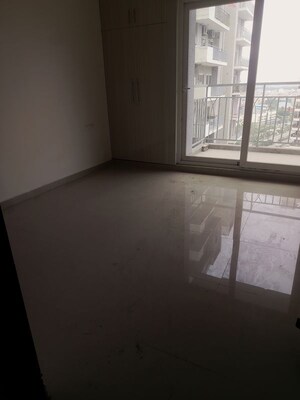 Room in 3 BHK Apartment at Shri Radha Aqua Garden, Sector 16b Greater Noida – for Rent