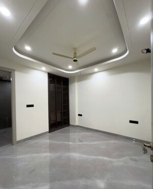 Room in 3 BHK Builder Floor at New Industrial Township 3 – for Rent