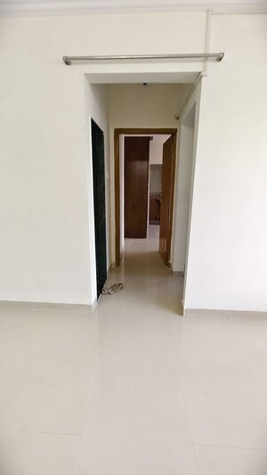 Room in 1 BHK Apartment at Sadguru Complex I, Goregaon East – for Rent