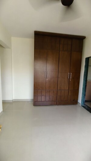 Room in 1 BHK Apartment at Sadguru Complex I, Goregaon East – for Rent