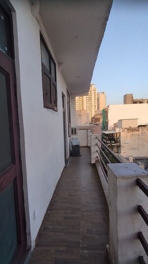Balcony in 3 BHK Builder Floor at Sector 39 – for Rent
