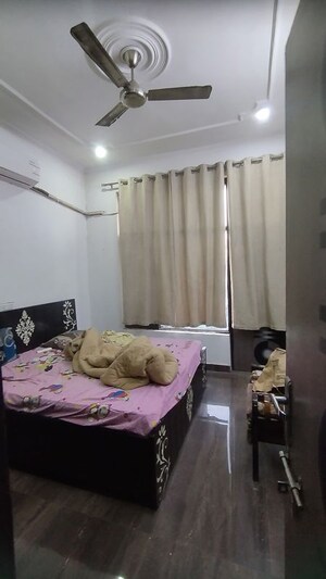 Bedroom in 3 BHK Builder Floor at Sector 39 – for Rent