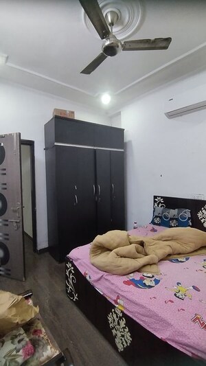Bedroom in 3 BHK Builder Floor at Sector 39 – for Rent