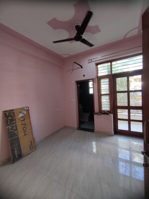 Room in 3 BHK Builder Floor at Sector 39 – for Rent