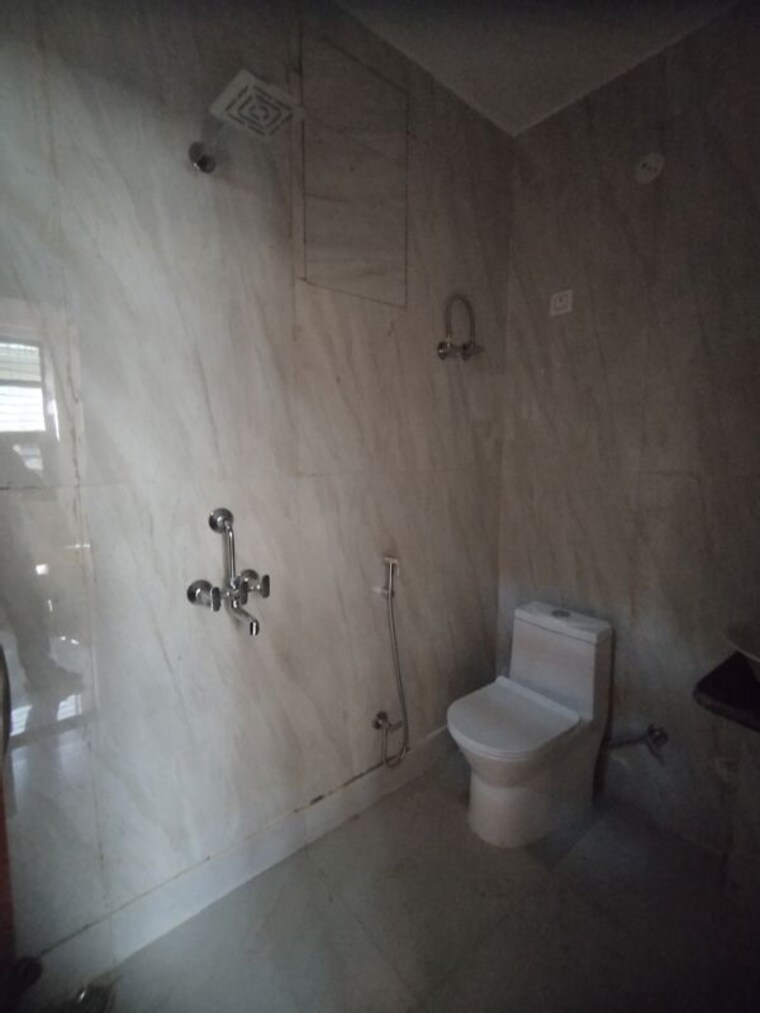 Bathroom, sector 39 3 Bedroom 1200 Sq.Ft. Builder Floor In Sector 39 Gurgaon 10709836