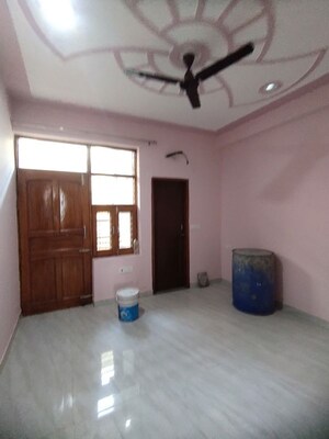 Room in 3 BHK Builder Floor at Sector 39 – for Rent