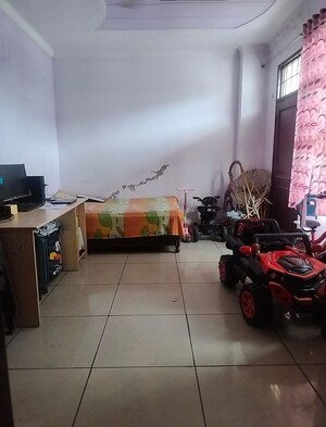 Parking in 2 BHK Apartment at Sector 63 – for Rent