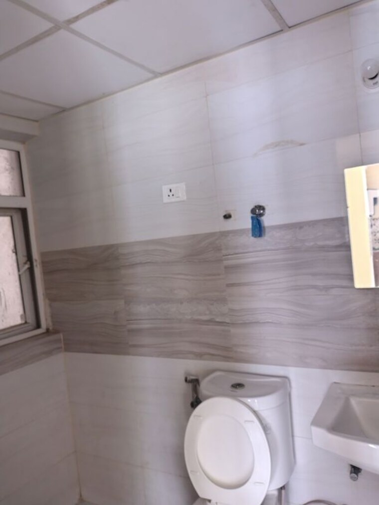 Bathroom, amrapali-leisure-park 2 Bedroom 845 Sq.Ft. Apartment In Amrapali Leisure Valley Greater Noida 10709990