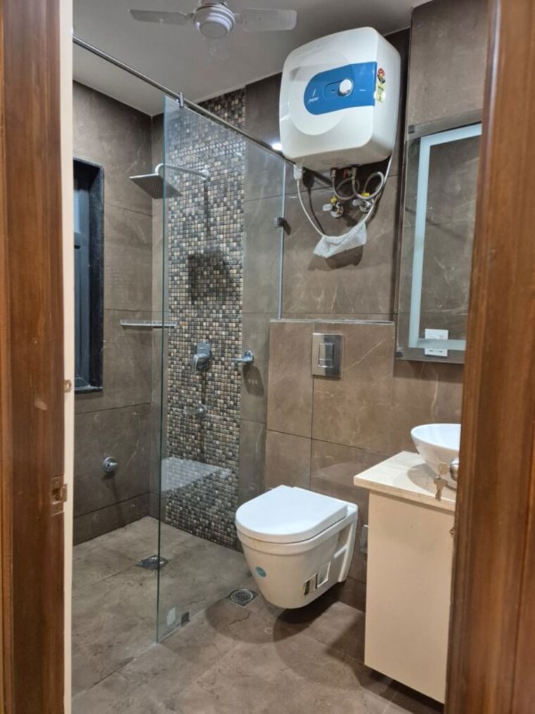 Bathroom, south city 1 3 Bedroom 1450 Sq.Ft. Builder Floor In South City 1 Gurgaon 10709984