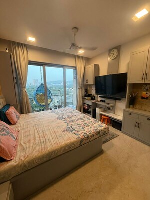 Bedroom in 2 BHK Apartment at Seawoods Garden, Sanpada – for Rent