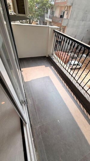 Balcony in 2 BHK Builder Floor at Sector 40 – for Rent