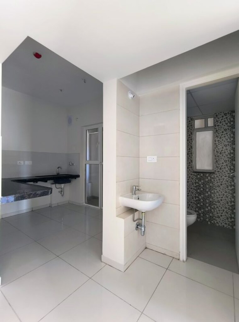 Bathroom, godrej-park-ridge 3 Bedroom 950 Sq.Ft. Apartment In Manjari Pune 10710001