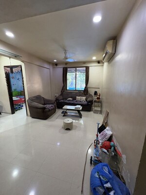 Furnished Amenities in 2.5 BHK Apartment at Paman Apartment, Chembur – for Rent