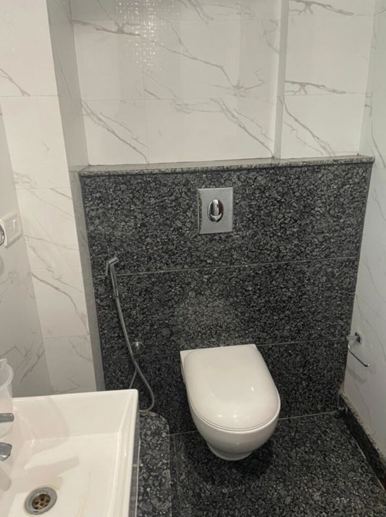 Bathroom, lajpat nagar i 2 Bedroom 900 Sq.Ft. Builder Floor In Lajpat Nagar I Delhi 10710021