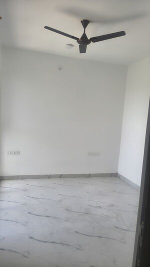 Room in 2 BHK Apartment at Raymond Ten X Habitat, Pokhran Road No Two – for Rent