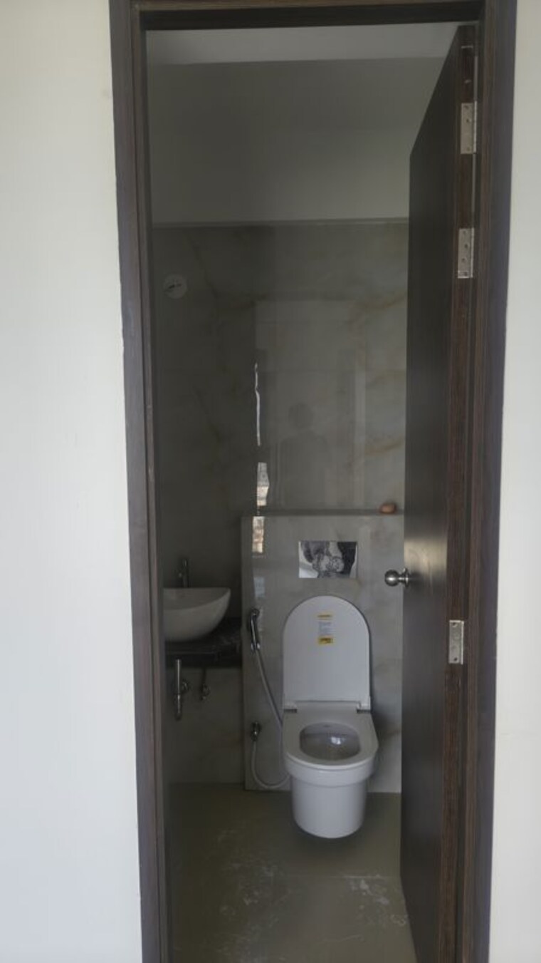 Bathroom, raymond-ten-x-habitat 2 Bedroom 635 Sq.Ft. Apartment In Pokhran Road No Two Thane 10710031