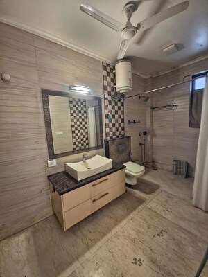 Parking in 3 BHK Builder Floor at Sushant Lok I – for Rent