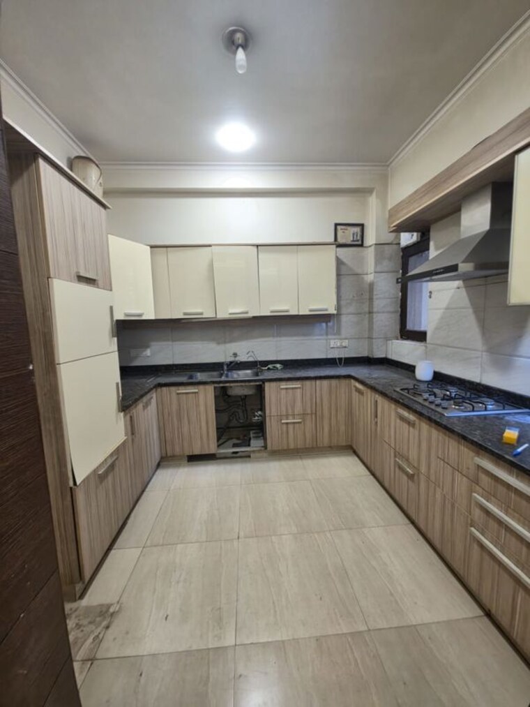 Kitchen, sushant lok i 3 Bedroom 300 Sq.Yd. Builder Floor In Sushant Lok I Gurgaon 10710034