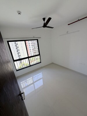 Room in 2 BHK Apartment at Shapoorji Pallonji Sensorium, Hinjewadi – for Rent