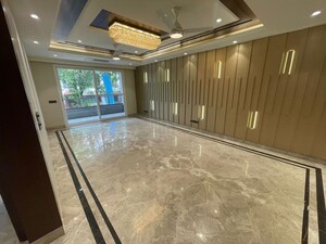 Balcony in 4 BHK Builder Floor at Dlf Phase I – for Rent