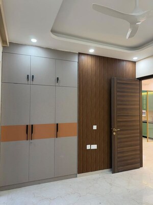 Building Lobby in 3 BHK Apartment at Smart World Orchard, Sector 61 – for Rent