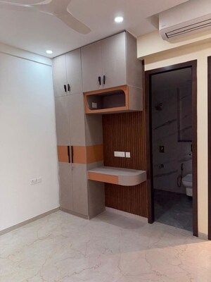Room in 3 BHK Apartment at Smart World Orchard, Sector 61 – for Rent