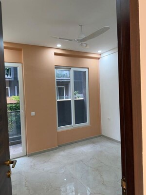 Room in 3 BHK Apartment at Smart World Orchard, Sector 61 – for Rent