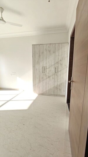 Room in 1 BHK Apartment at K Raheja Raheja Residency, Malad East – for Rent