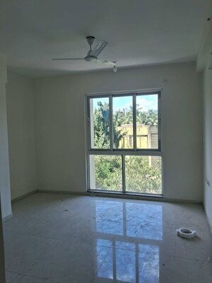 Room in 3 BHK Apartment at Sheth Vasant Lawns, Laxmi Nagar – for Rent