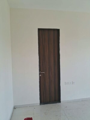 Room in 3 BHK Apartment at Sheth Vasant Lawns, Laxmi Nagar – for Rent
