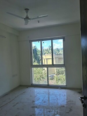 Room in 3 BHK Apartment at Sheth Vasant Lawns, Laxmi Nagar – for Rent