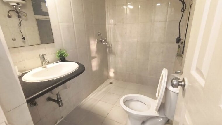 Bathroom, mapsko-paradise 3 Bedroom 1340 Sq.Ft. Apartment In Sector 83 Gurgaon 10710152