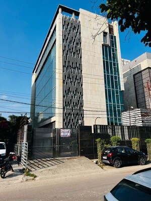  Office Space For Rent in Vibhuti Khand