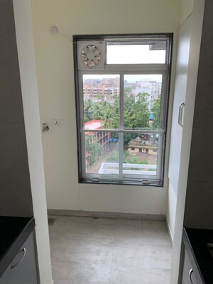 Room in 2.5 BHK Apartment at Godrej Central, Chembur – for Rent
