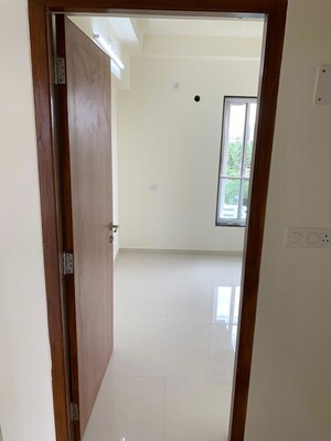 Room in 2.5 BHK Apartment at Godrej Central, Chembur – for Rent