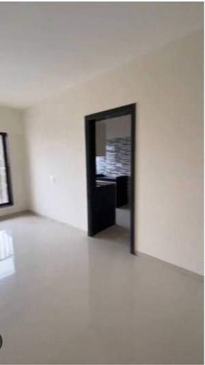 Room in 1 BHK Apartment at Bhoomi Samarth, Goregaon East – for Rent