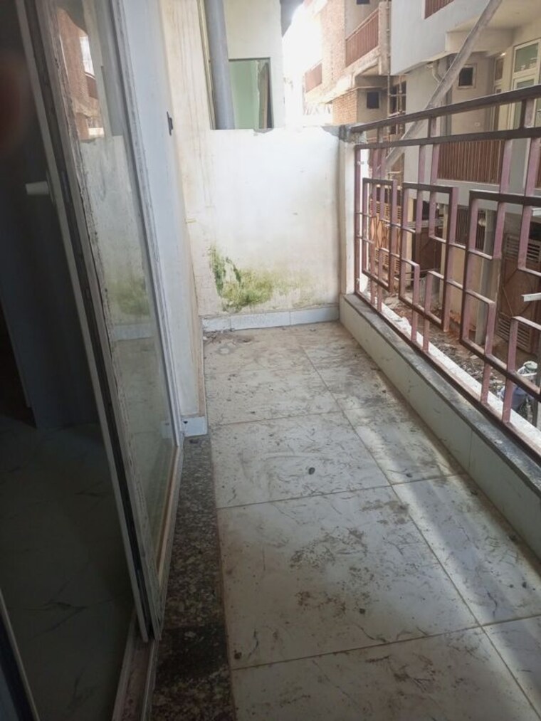 Balcony, sector 73 2 Bedroom 980 Sq.Ft. Builder Floor In Sector 73 Noida 10710198