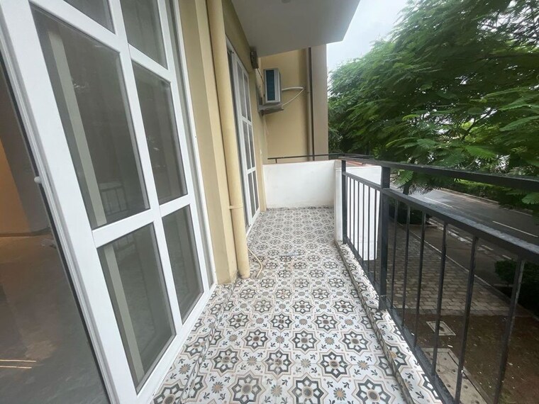 Balcony, sector 23 3 Bedroom 1600 Sq.Ft. Builder Floor In Sector 23 Gurgaon 10710230