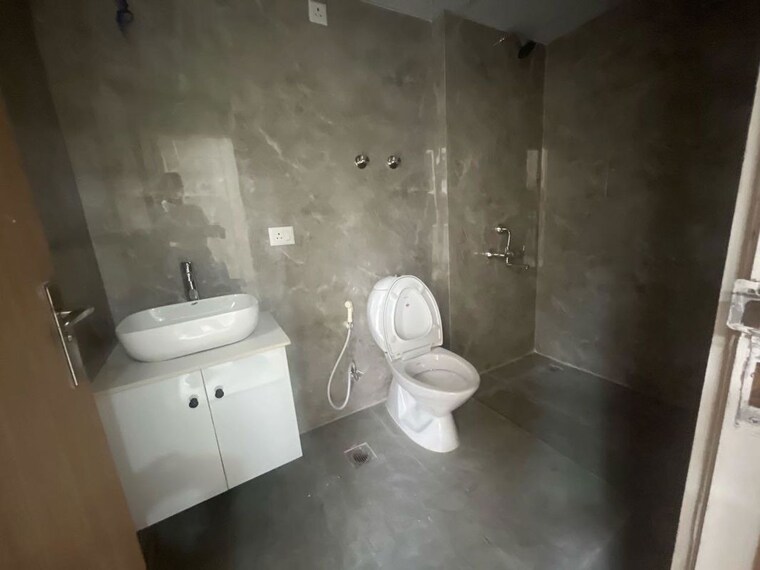 Bathroom, sector 23 3 Bedroom 1600 Sq.Ft. Builder Floor In Sector 23 Gurgaon 10710230