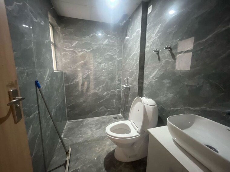 Bathroom, sector 23 3 Bedroom 1600 Sq.Ft. Builder Floor In Sector 23 Gurgaon 10710230