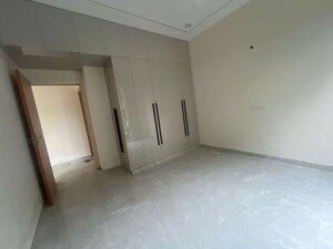 Room in 3 BHK Builder Floor at Sector 23 – for Rent