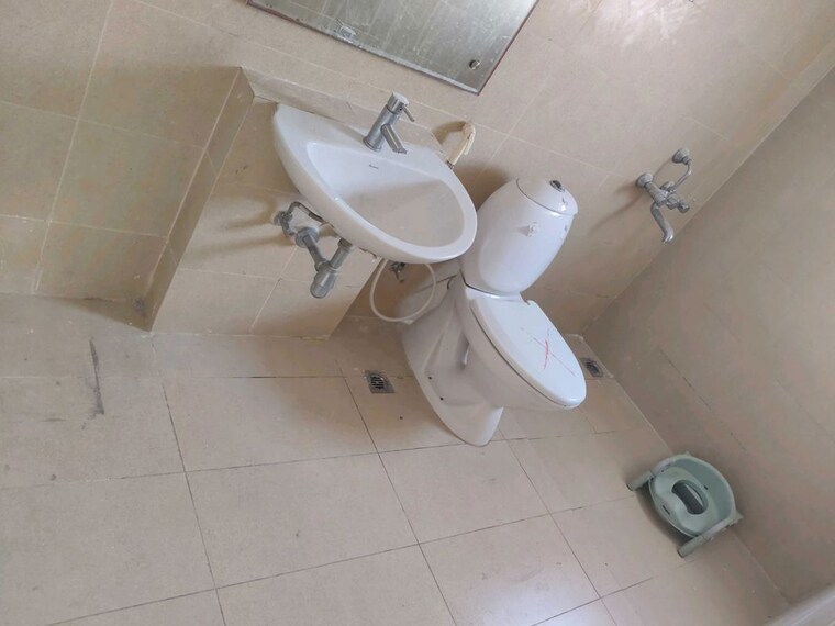 Bathroom, sector 22 3 Bedroom 1600 Sq.Ft. Builder Floor In Sector 22 Gurgaon 10710245