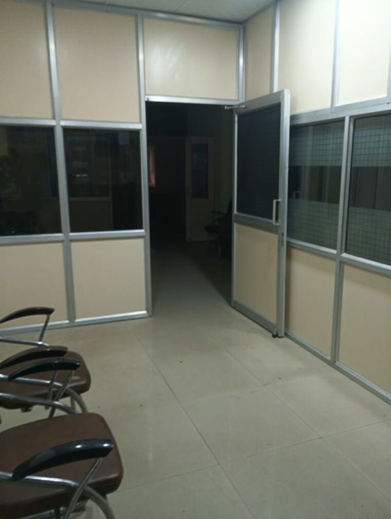Room, sector 5 Commercial Office Space 1000 Sq.Ft. In Sector 5 Panchkula 10710252