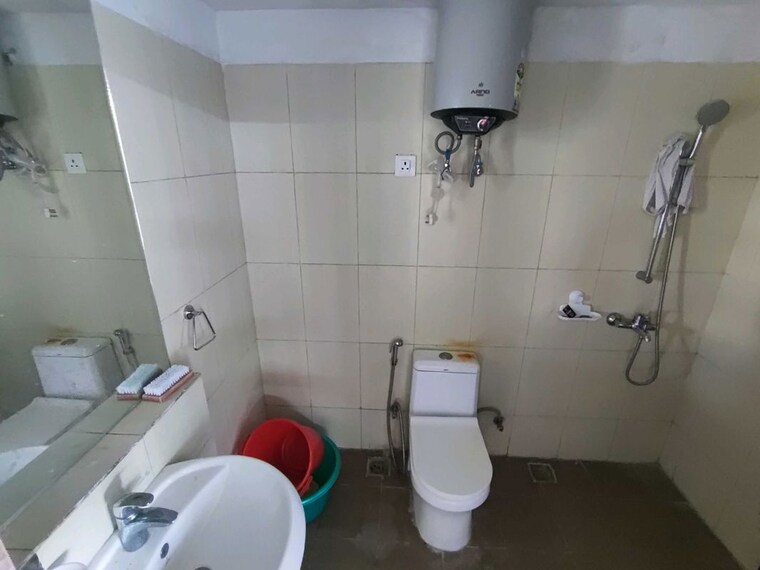 Bathroom, sector 23 3 Bedroom 1500 Sq.Ft. Builder Floor In Sector 23 Gurgaon 10710266