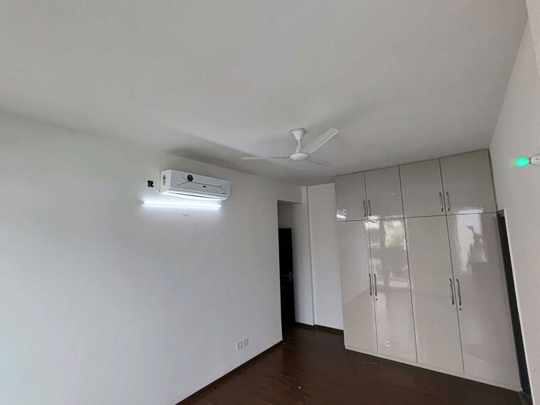 Room, sector 23 3 Bedroom 1500 Sq.Ft. Builder Floor In Sector 23 Gurgaon 10710266