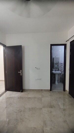 Room in 2 BHK Builder Floor at RWA Residential Society Sector 46, Sector 46 – for Rent