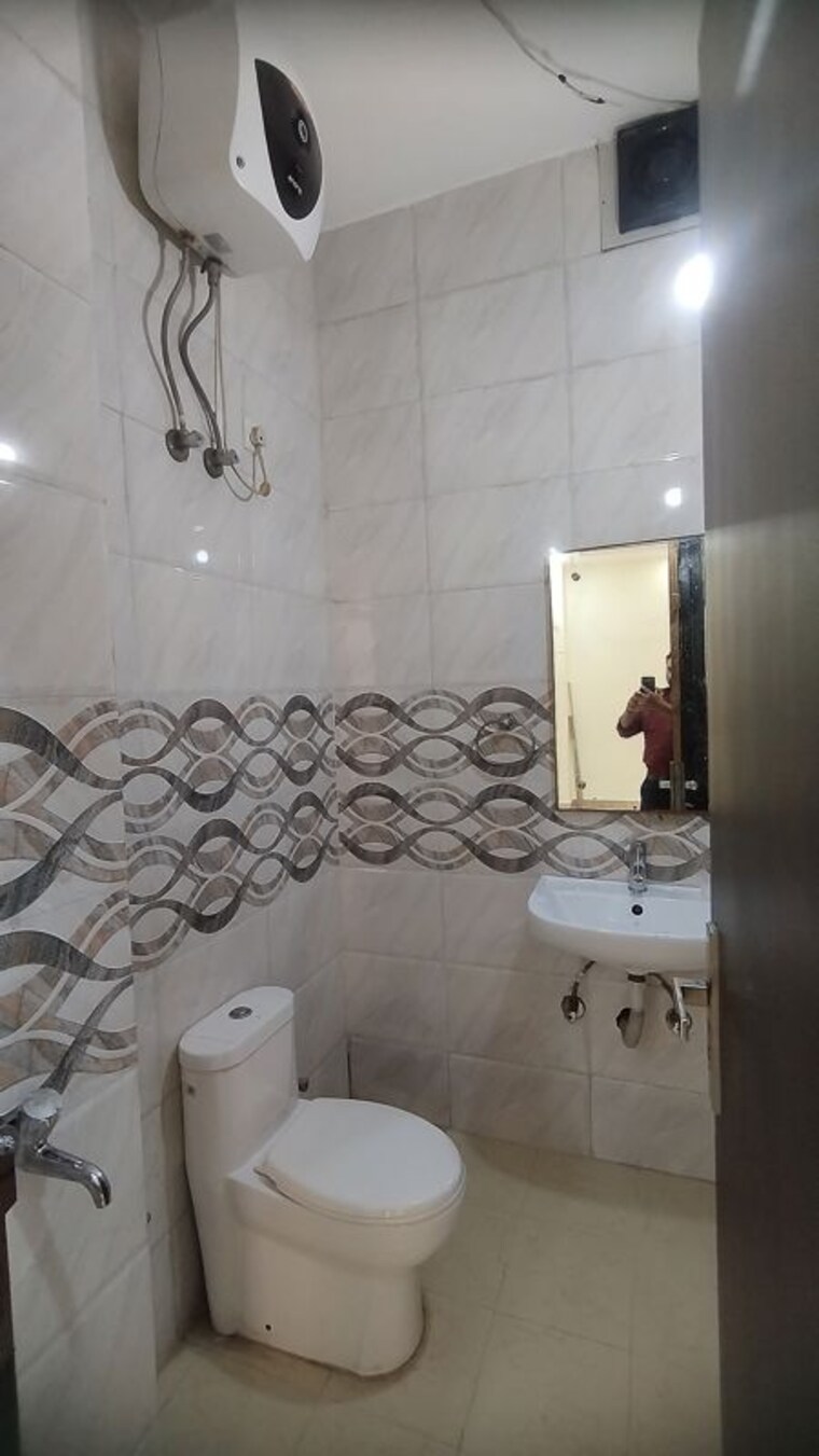Bathroom, rwa-residential-society-sector-46 2 Bedroom 800 Sq.Ft. Builder Floor In Sector 46 Gurgaon 10710235